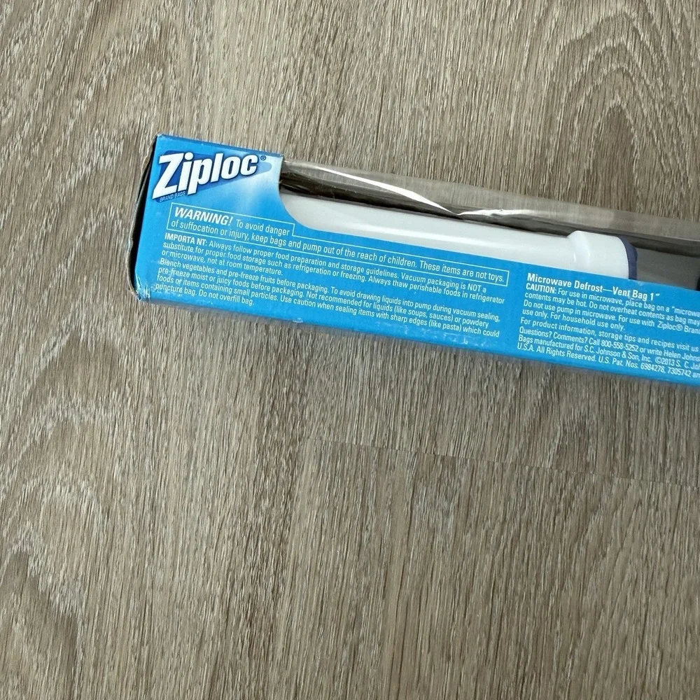 NEW Ziploc Vacuum Starter Kit Hand Pump w/ 3 Quart Freezer Bags DISCONTINUED